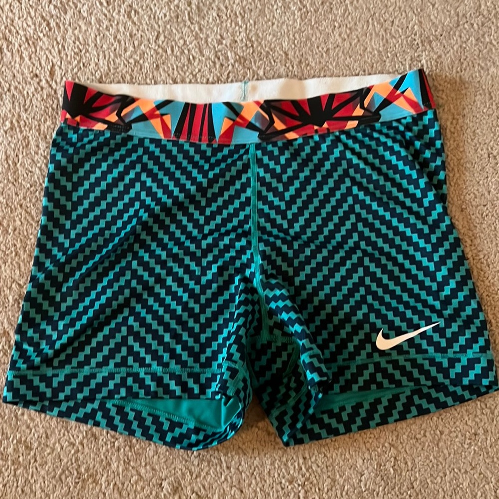 Nike Pro short - size L